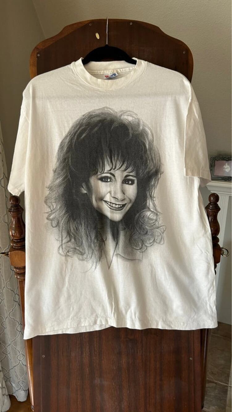 vintage 1990s Hanes adult large single stitch white t-shirt w/  Reba McEntire